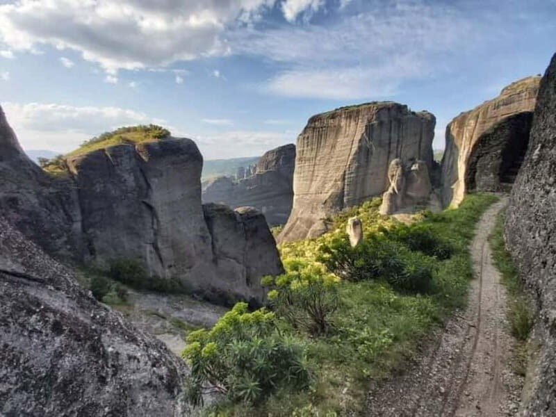 Private Hiking exploration of Meteora's Hidded Gems - A Close Look at the Meteora Hiking Experience