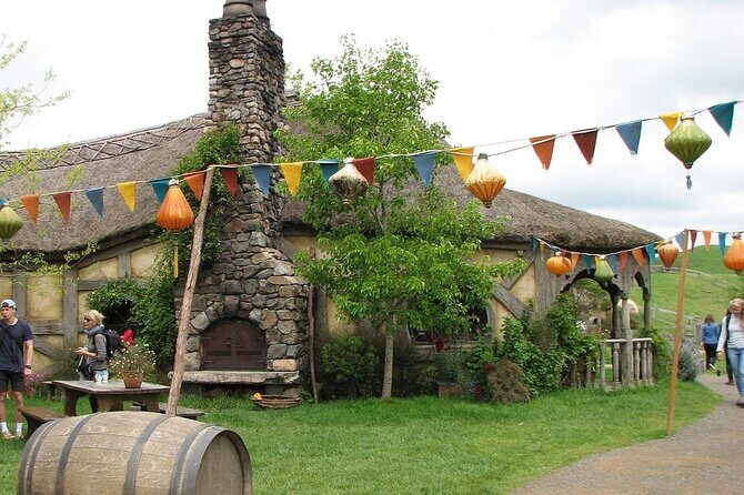 Private Hobbiton & Waitomo glowworm cave Day Trip from Auckland - A Detailed Look at the Highlights