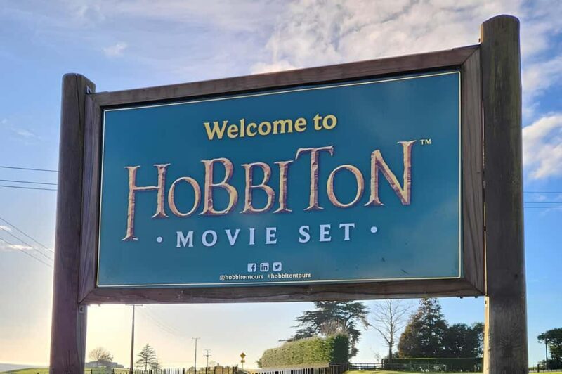 Private Hobbiton & Waitomo glowworm cave Day Trip - Explore the Enchanting North Island with a Private Hobbiton & Waitomo Glowworm Cave Day Trip