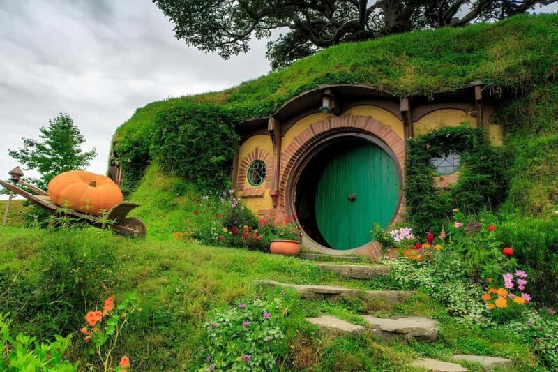 Private Hobbiton & Waitomo glowworm cave Day Trip - Why This Tour Offers Great Value