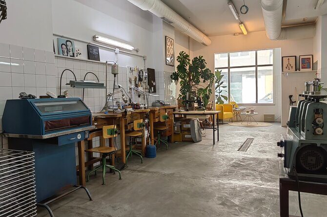 Private Initiation Workshops to Jewelry in Coruña - Who Should Consider This Experience?