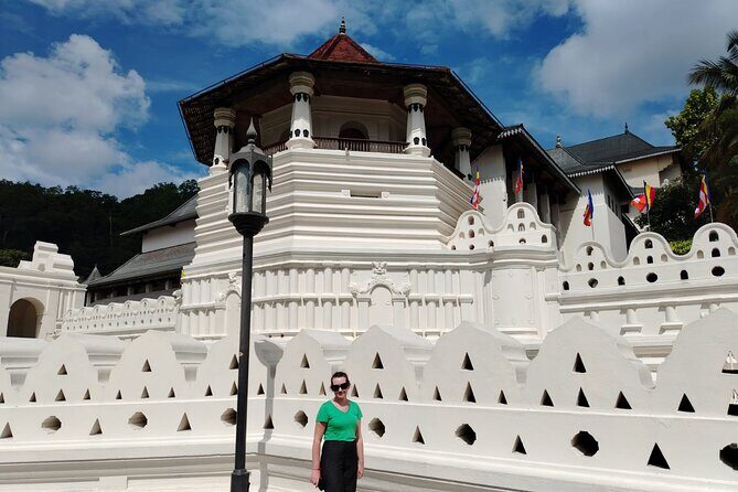 Private Kandy Day Tour: Temple of the Tooth & Lakeside Highlights - An In-Depth Look at the Private Kandy Day Tour