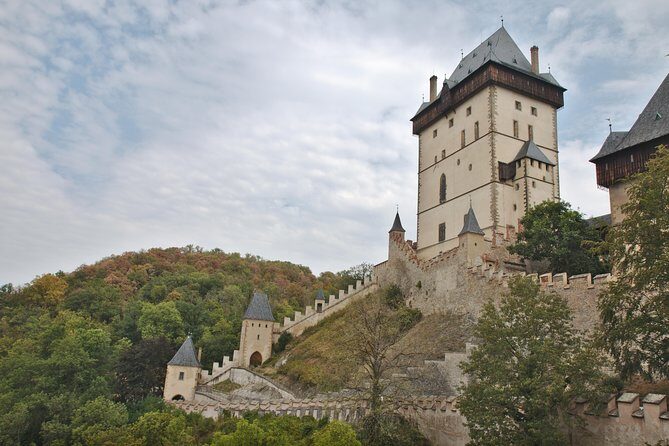 Private Karlstejn castle tour from Prague with Lunch & Admission - Who Should Consider This Tour?