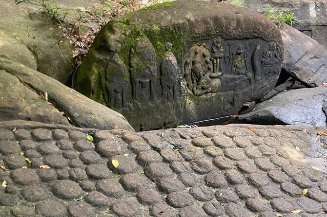 Private Kbal Spean Trekking Tour with Banteay Srei - Key Points