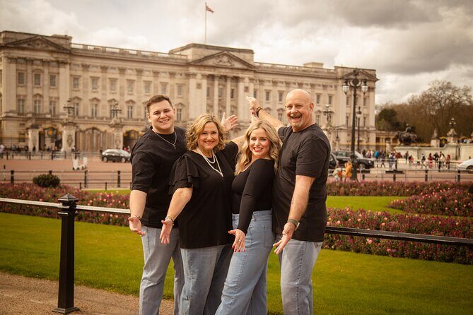 Private landmarks photoshoot for families and couples - A Personalized Photo Experience in London: What You Need to Know