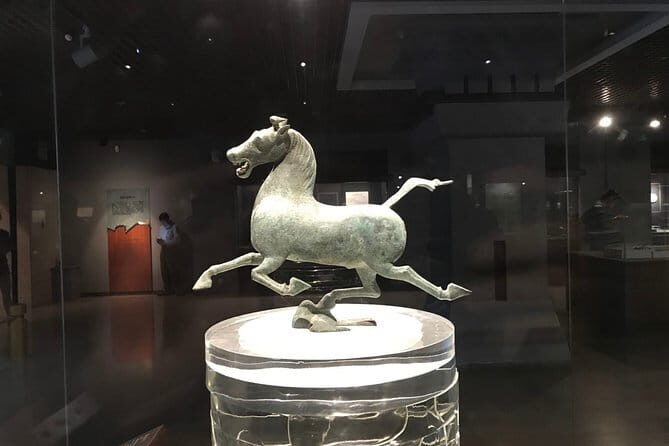 Private Lanzhou Day Tour: White Pagoda Hill, Zhongshan Bridge, Yellow River etc - Key Points