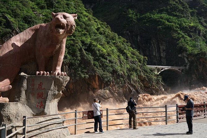 Private Lijiang Day Trip to Upper Tiger Leaping Gorge and Black Dragon Pool - Visiting Jade Spring Park and Black Dragon Pool