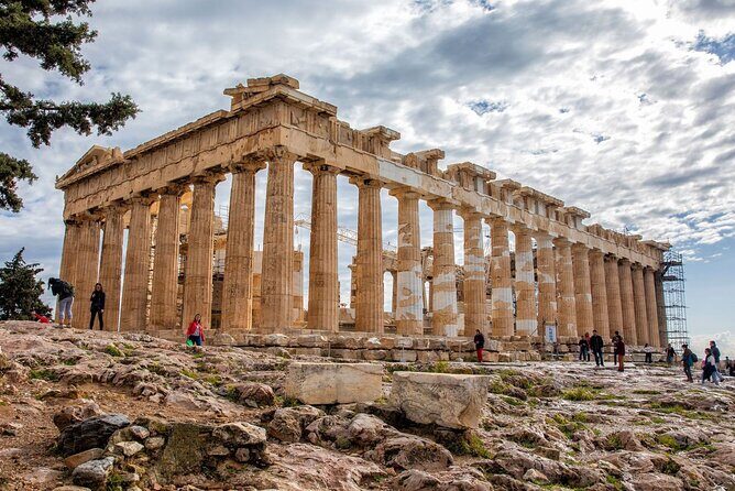 Private local tour of the Acropolis Hill - Key Points