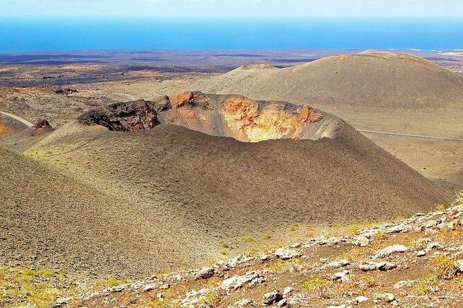 Private Luxury 4 hours Tour to the National Park of Timanfaya - Exploring Timanfaya: An Authentic Volcanic Landscape