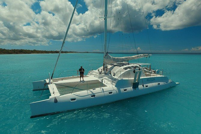 Private Luxury Catamaran - Saona or Catalina island - Key Points