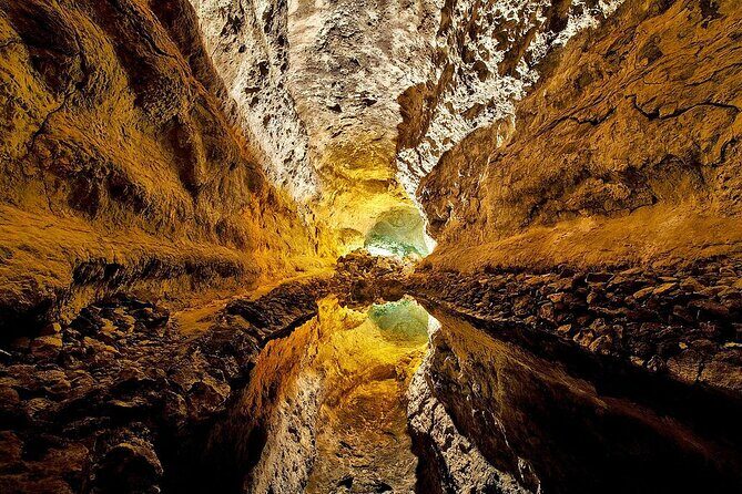 Private Luxury Full Day Timanfaya Tour, Jameos del Agua and Cueva de los Verdes - Who Should Book This Tour?