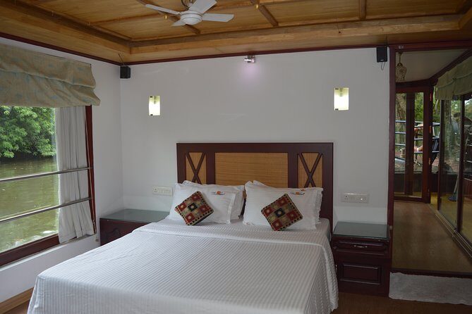 Private luxury Houseboat trip at Alleppy Backwaters. - Exploring Kerala’s Backwaters in Comfort and Style