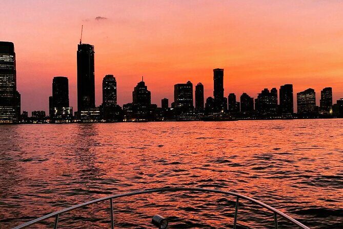 Private Luxury Sunset Boat Tour in New York City - 1 Hour - Key Points