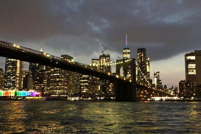 Private Luxury Sunset Boat Tour in New York City - 1 Hour - Authentic Moments & Reviews That Speak Volumes