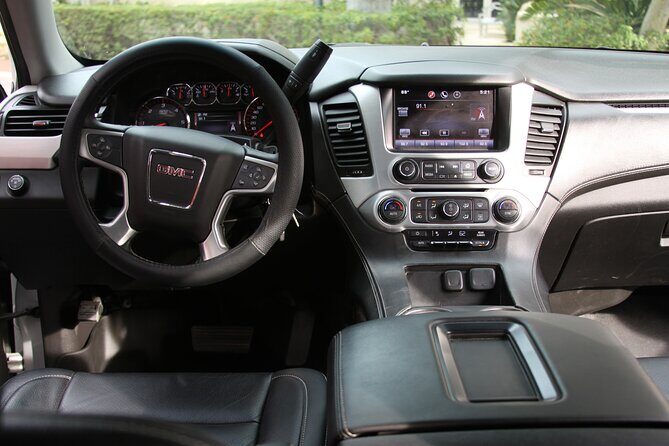 Private Luxury SUV Airport Transfer (Round-Trip) - A Comfortable Welcome and Farewell in Providenciales