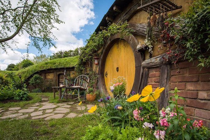 Private Luxury Tour to Hobbiton Movie Set & Waitimo Glowworm Cave - Key Points