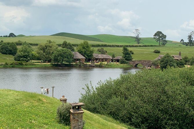 Private Luxury Tour to Hobbiton Movie Set & Waitimo Glowworm Cave - What’s Included and What’s Not