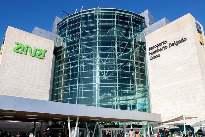 Private Luxury Transfer From Lisbon to Porto - Key Points