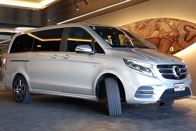 Private Luxury Transfers from Auckland Airport TO Auckland Hotels - A Relaxed Welcome: Private Luxury Transfers from Auckland Airport to Hotels