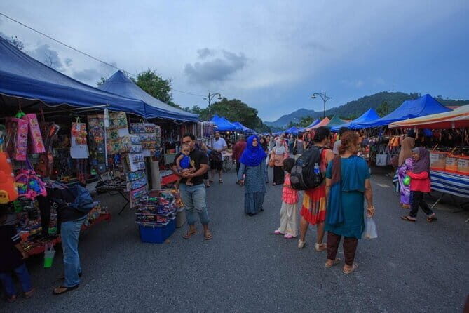 Private Mangrove Geo Forest Boat with Local Night Market Tour - Who Should Book This Tour?