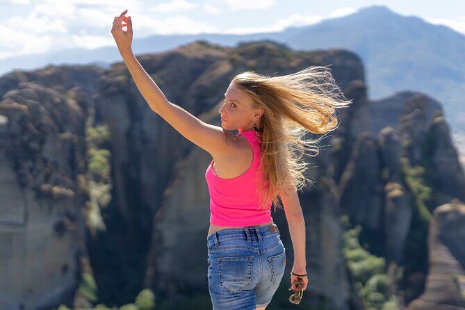 Private Meteora Photo Shoot with a Professional Photographer - Key Points