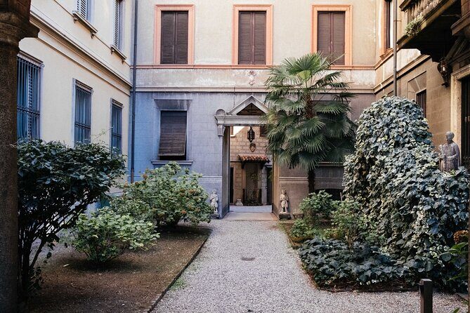 Private Milan Street Photography Walking Tour with an Artist - FAQs