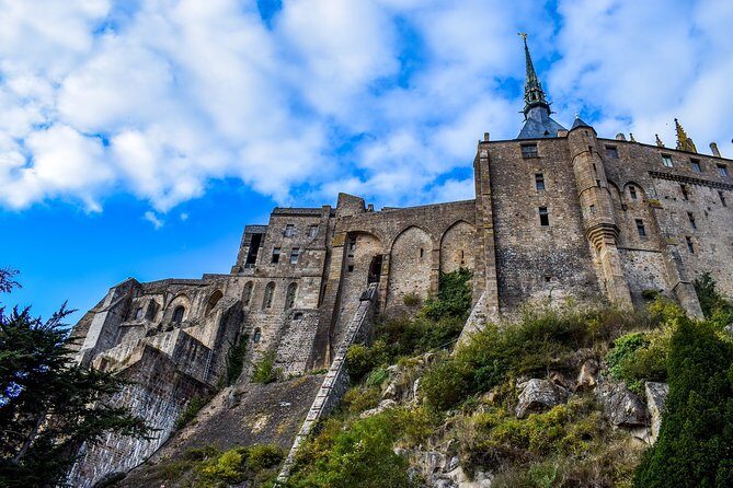 Private Mont Saint-Michel Trip by Mercedes from Paris with Lunch - FAQs