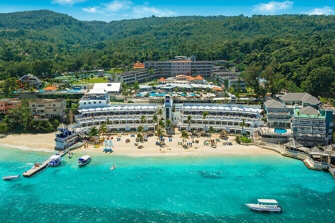 Private Montego Bay Airport Transfers to Hotels in Ocho Rios - Key Points
