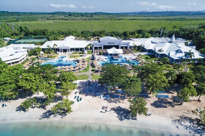 Private Montego Bay Jamaica Airport Transfer to Hotels in Negril - Key Points