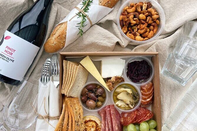 Private Mornington Farm Picnic for Two Adults - Why Choose This Experience?