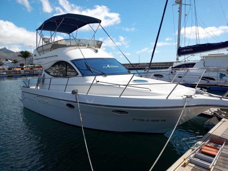 Private MotorBoats for up 22 passengers - Key Points