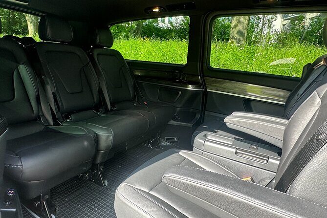 PRIVATE MPV TRANSFER FROM/TO BRUSSELS AIRPORT (Max 6 pax) ONE-WAY - The Chauffeurs: Professional & Helpful