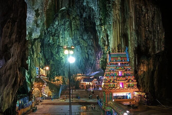 Private Night Tour Batu Caves and South Indian Dinner - Exploring Batu Caves by Night: A Deep Dive