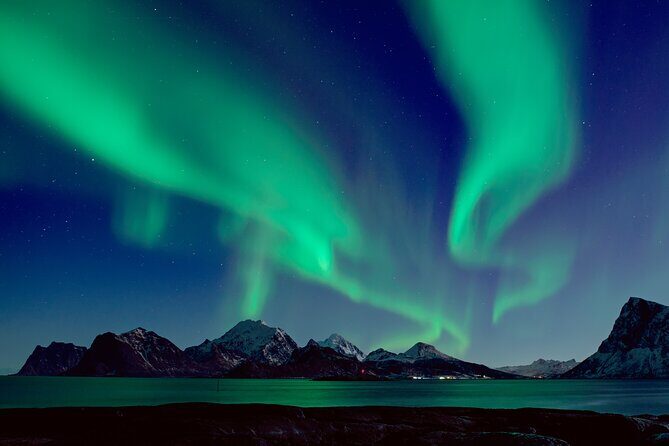 Private Northern Lights Tour with Icelandic Treats and Liquor - A Closer Look at the Northern Lights Tour