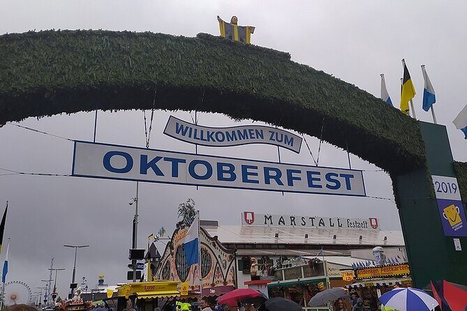 Private Oktoberfest with Table, Meal and Beer & Munich Old Town - FAQs