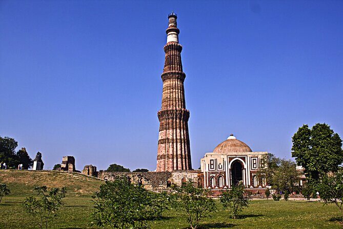 Private Old and New Delhi Full-Day Tour with Akshardham Temple - Exploring Delhi in Depth: What to Expect