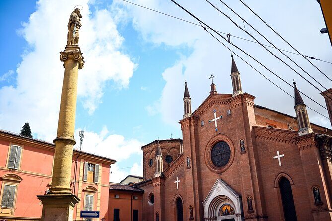 Private or semi-private tour of the historic center of Bologna - Key Points