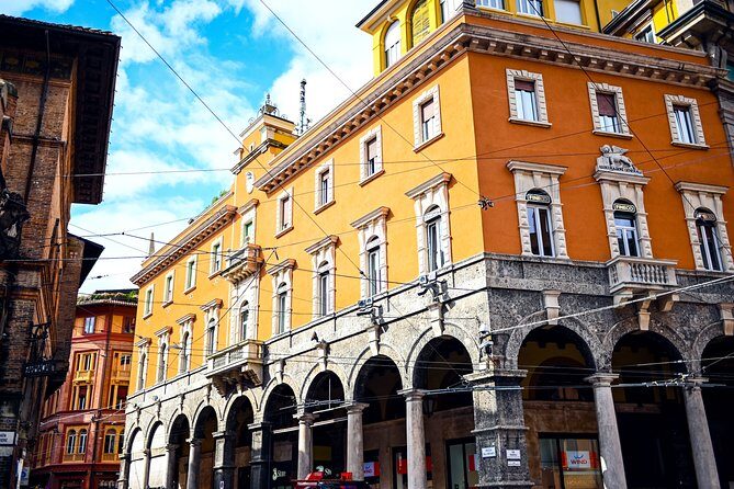 Private or semi-private tour of the historic center of Bologna - Historic Markets and Towers