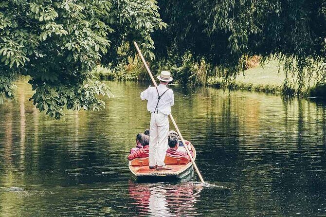 Private | Oxford University Punting Tour - Discover Oxford’s Waterway Charm: Private Punting Tour Led by a Student Guide