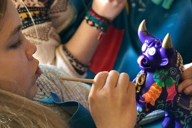 Private painting workshop with wine and snacks - Authenticity and Cultural Insights