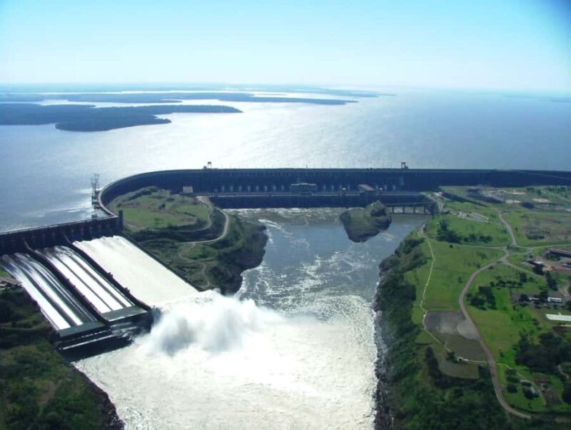 PRIVATE-Panoramic visit to the Itaipu Hydroelectric Station. - Exploring the Itaipu Hydroelectric Plant from the Outside