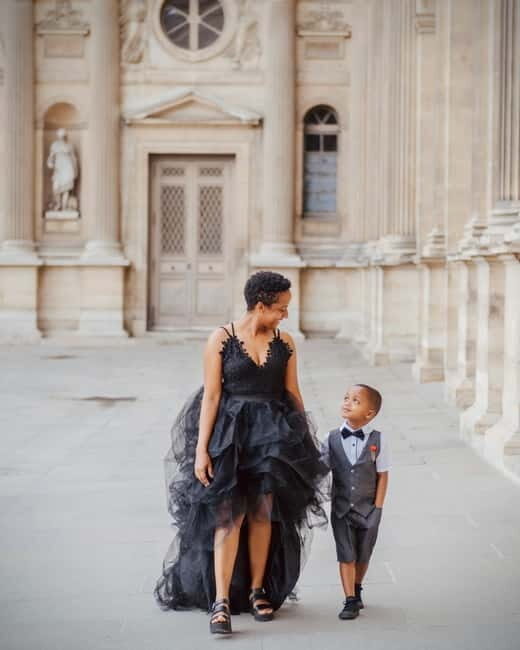 Private Paris multiple places photoshoot by a filmmaker - Frequently Asked Questions