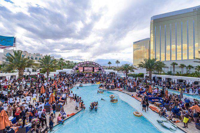 Private Party Bus Dayclub Crawl - Private Party Bus Dayclub Crawl in Las Vegas: A Luxurious Day of Poolside Fun
