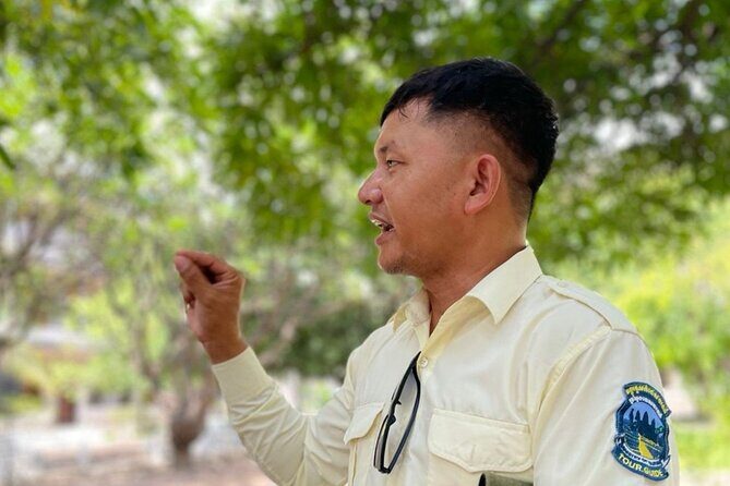 Private Phnom Penh Tour: Royal Palace & Killing Fields - Wat Phnom and the Independence Monument: Emblems of Phnom Penh’s Identity