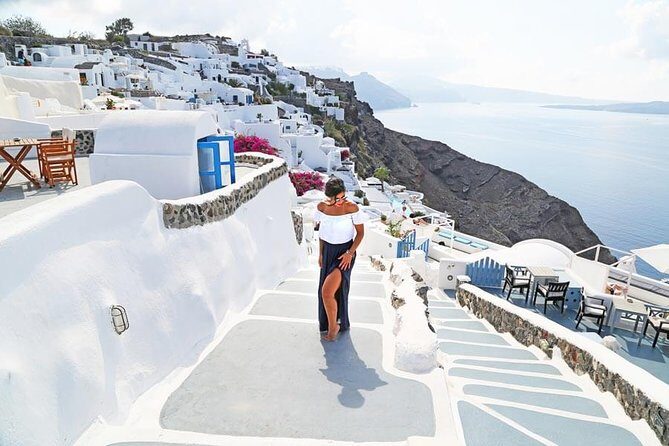 Private Photo Session with a Local Photographer in Santorini - Key Points