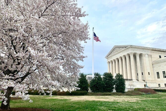 Private Photoshoot Outside the White House & Supreme Court - Key Points