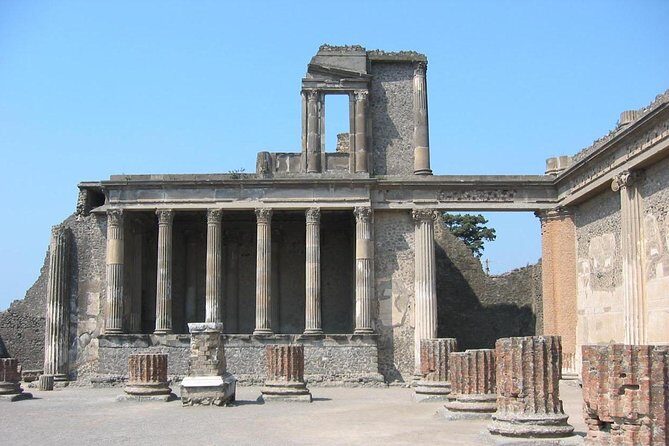Private Pompeii Tour with 3D Virtual Reality Headset - References