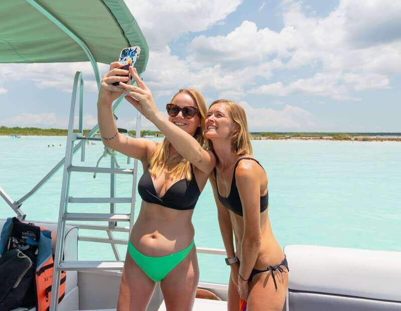 Private pontoon tour in the seven colors Bacalar lagoon - FAQ
