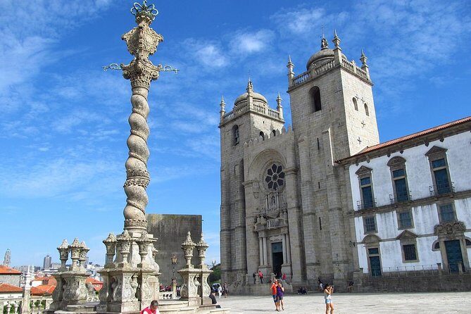 Private Porto Tour: City Walk, Douro River Cruise & Wine Tasting - The Scenic Douro River Cruise & Wine Tasting