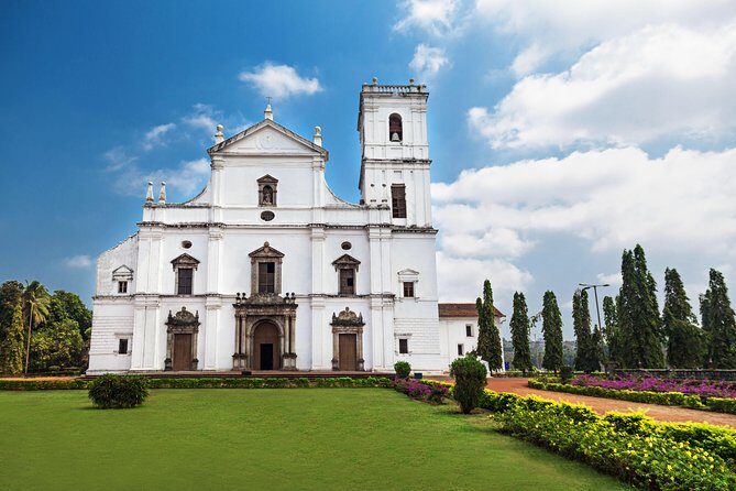 Private Portuguese Heritage Tour: Se Cathedral, Basilica of Bom Jesus and Dona Paula Beach in Goa - Discover Goa’s Portuguese Heritage: A Detailed Look at the Se Cathedral, Basilica of Bom Jesus, and Dona Paula Beach Tour